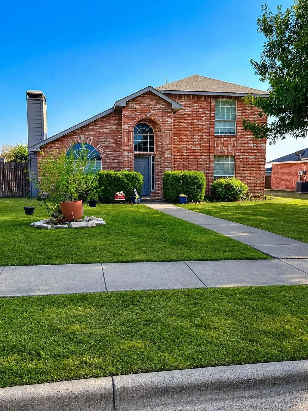 1338 Meadow Creek Drive, Lancaster