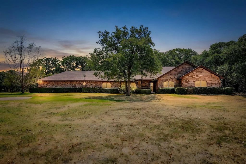 10100 Crestline Trail, Burleson