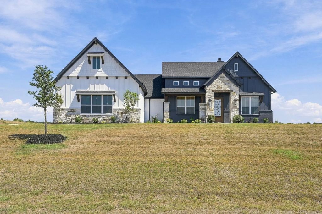 251 Marie Lane, Waxahachie