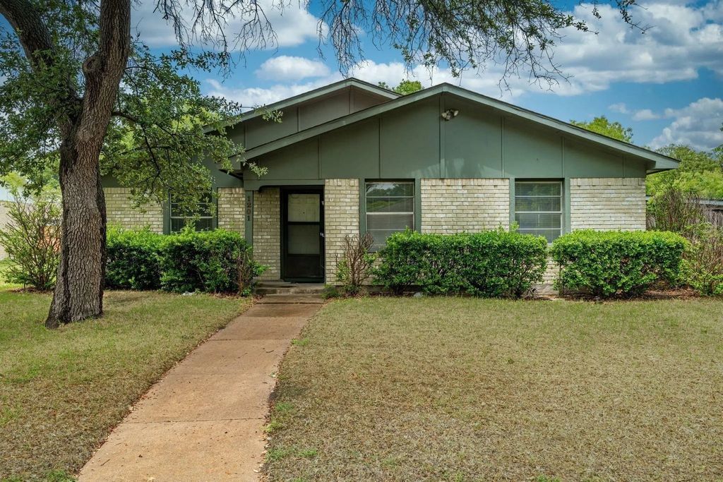 1201 Whitehall Drive, Plano