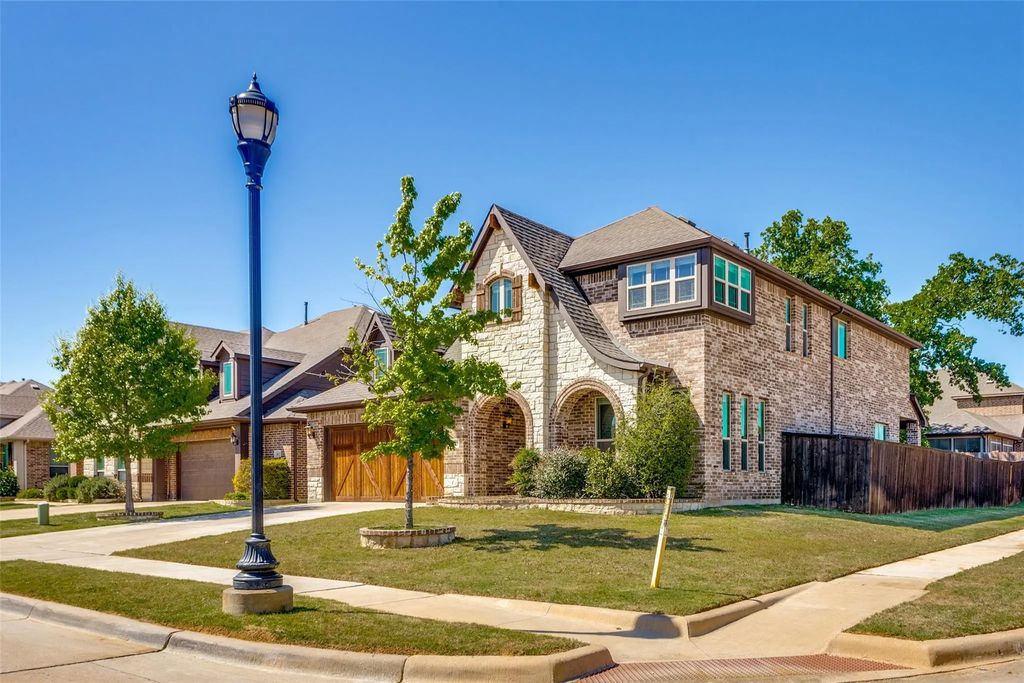 1029 Palo Oaks Drive, Burleson