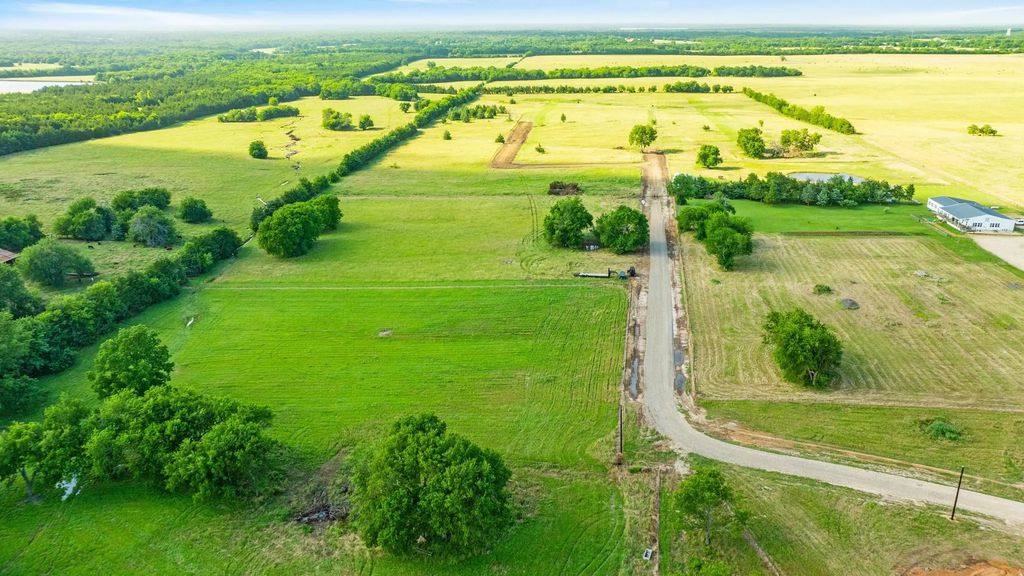 325 Private Road 33261, Sumner