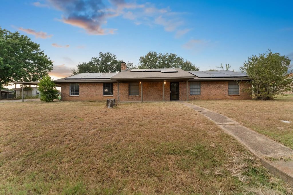 623 E Kempner Street, Mabank