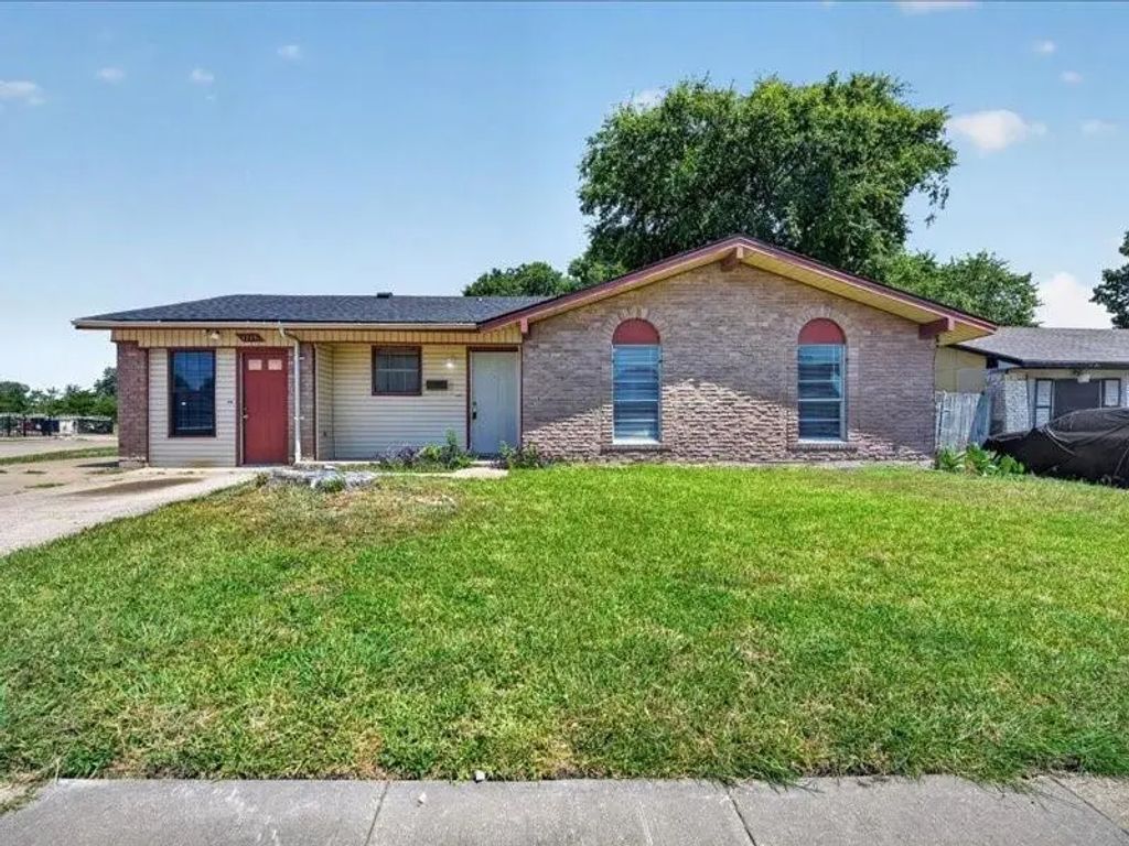 3205 Pacesetter Drive, Dallas