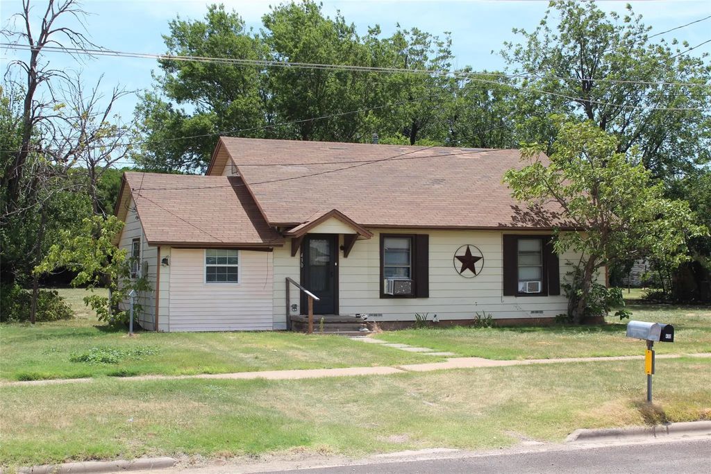 430 N Munday Avenue, Munday