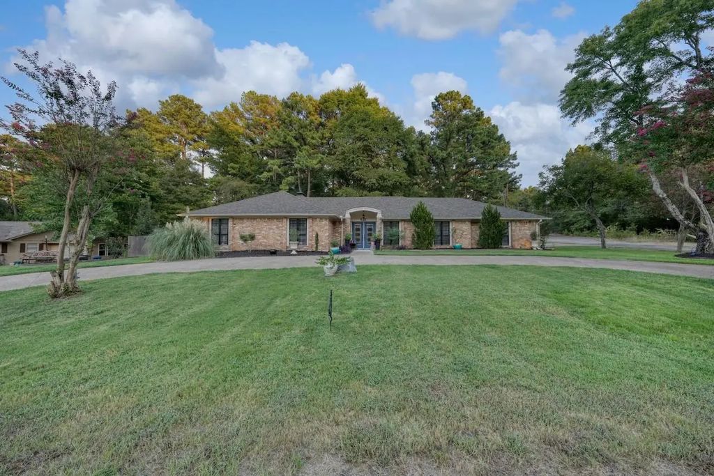 621 Northgate Drive, Hideaway