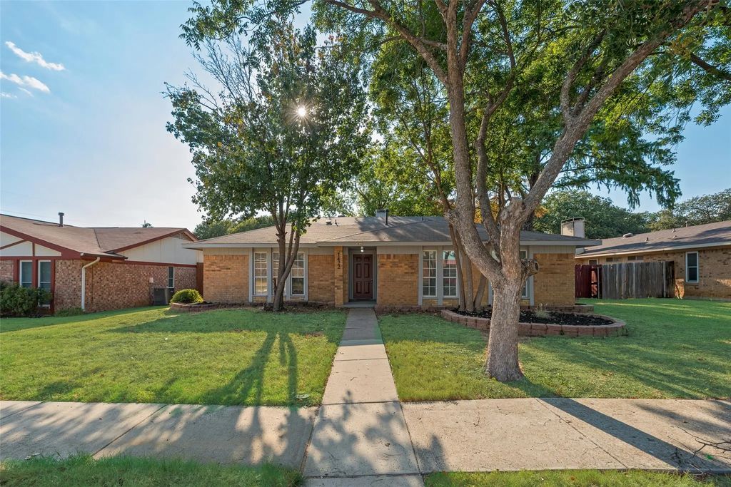 1422 Westwood Drive, Lewisville