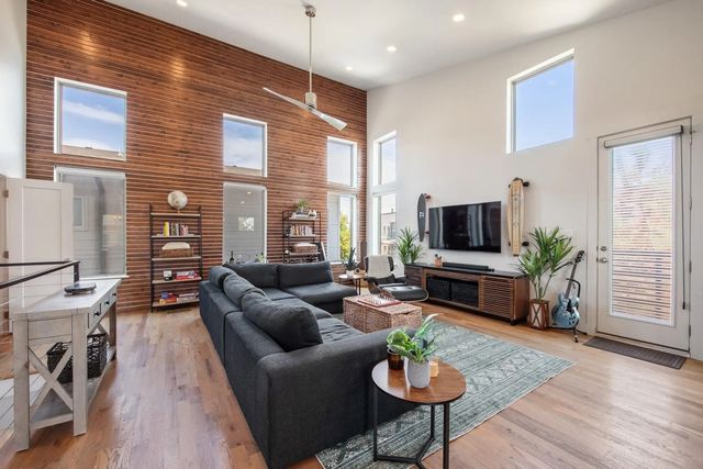 2421 N Garrett Avenue 1, Dallas