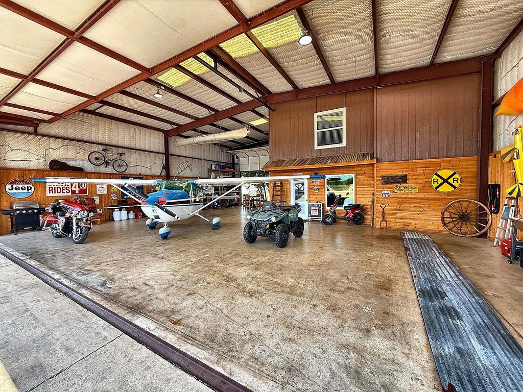 537 Aviator Drive, Fort Worth