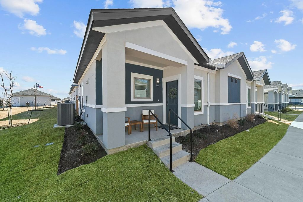 1404 Glee, McKinney