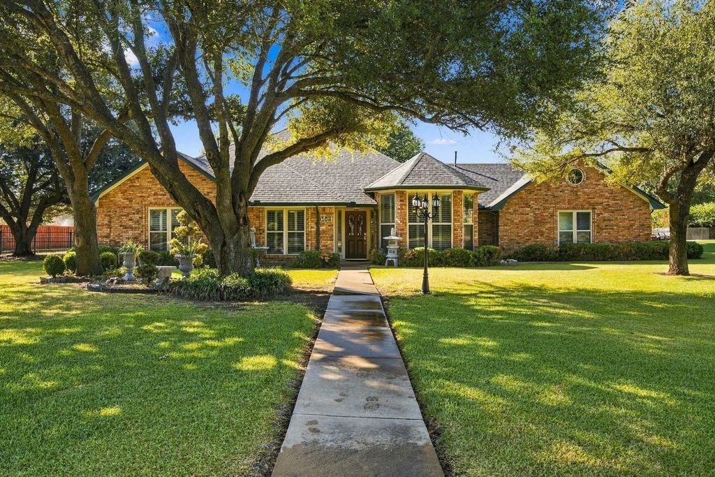108 Chautauqua Drive, Waxahachie