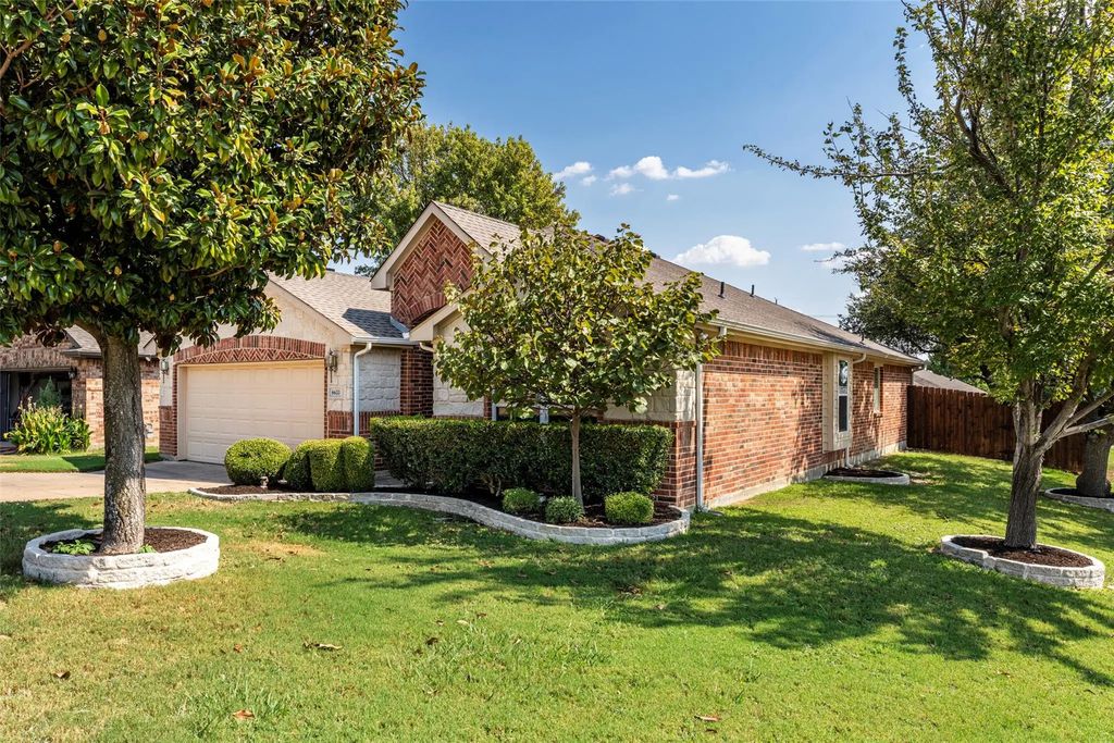 6633 Chalk River Drive, Fort Worth
