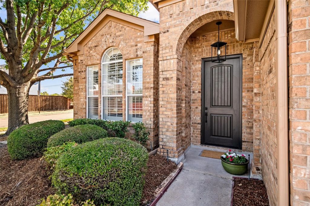 8120 Tavaros Drive, Plano