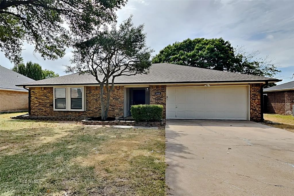 1916 Sharon Drive, Corinth