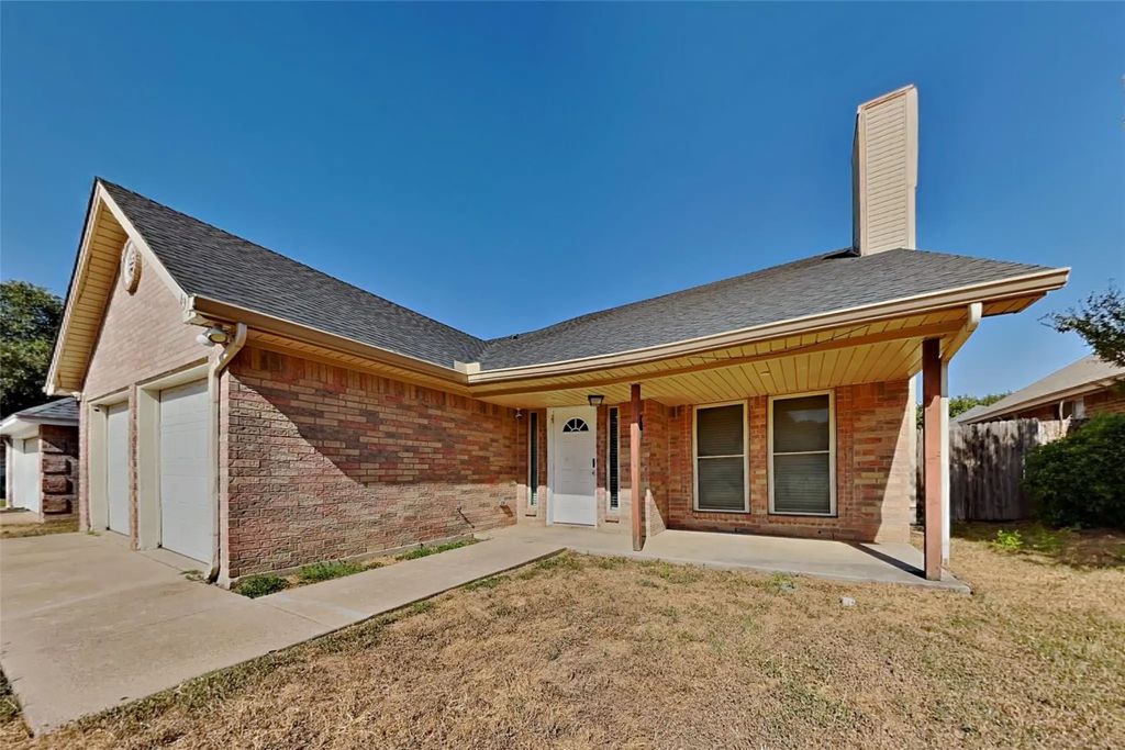 6332 Glen Knoll Drive, Fort Worth