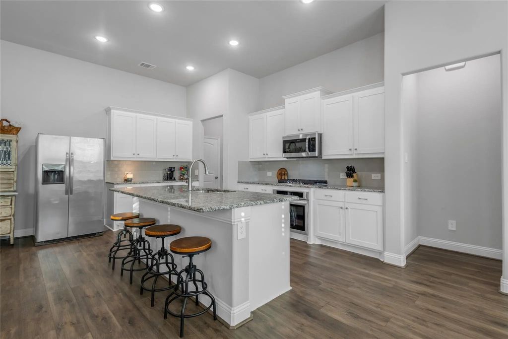 536 Private Road 7017, Edgewood
