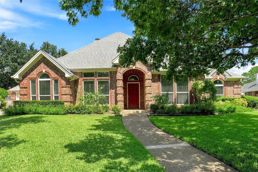1605 Green Tree Drive, Hurst