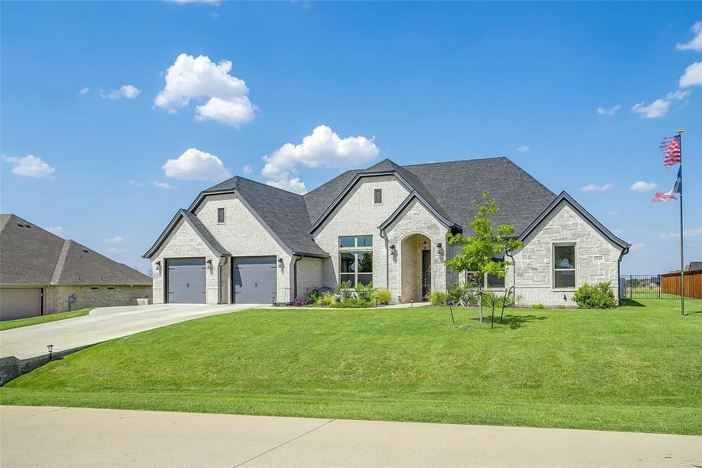 2716 Village Road, Granbury