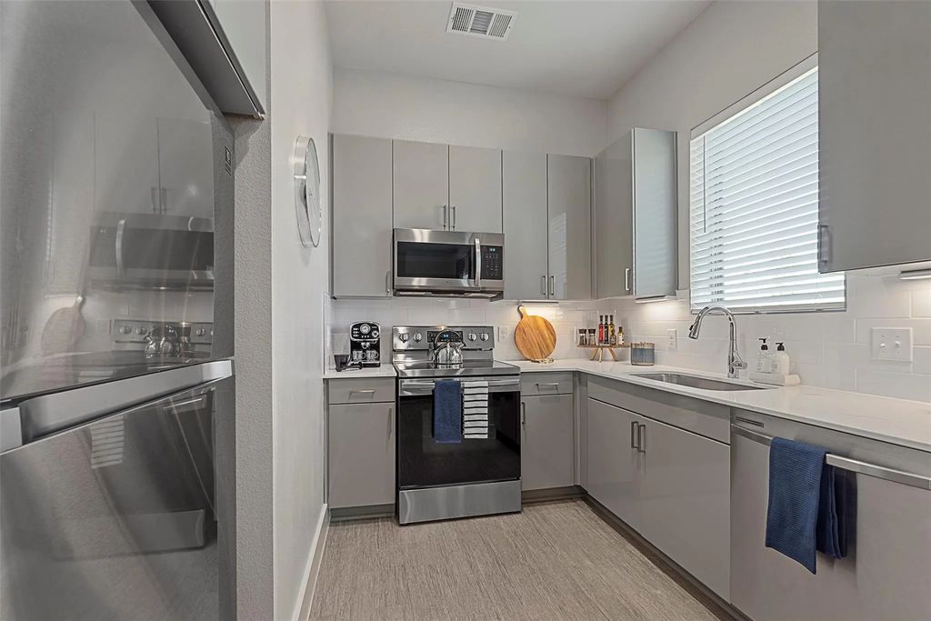 3935 Bungalow, McKinney