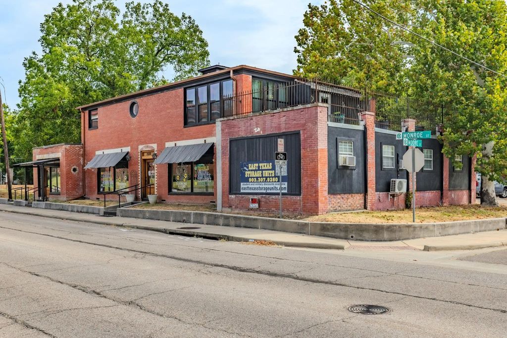 2006 Monroe, Commerce