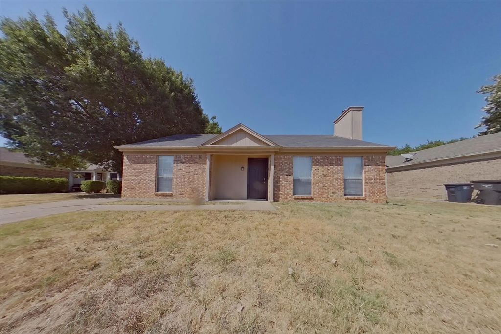 3913 Big Leaf Lane, Fort Worth