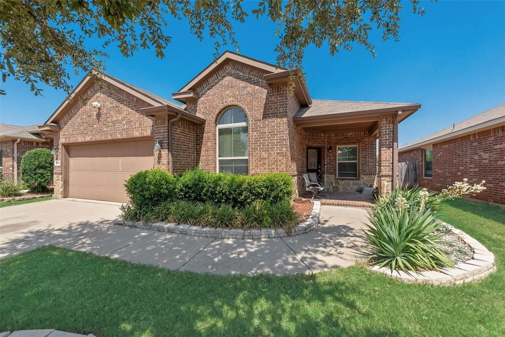 1045 Doe Meadow Drive, Fort Worth