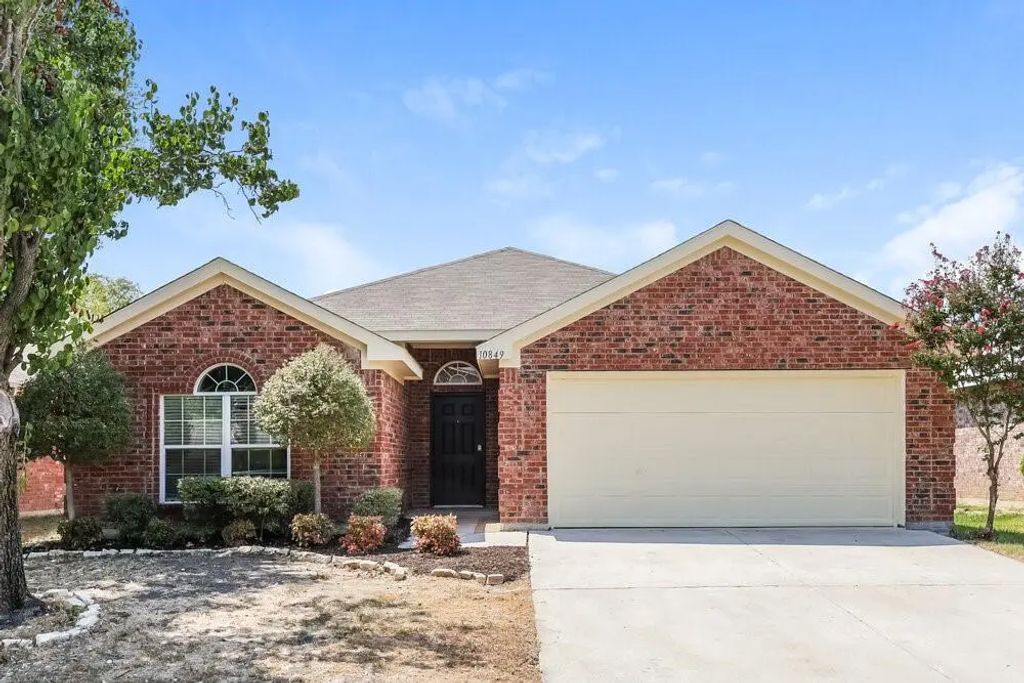 10849 Braemoor Drive, Fort Worth