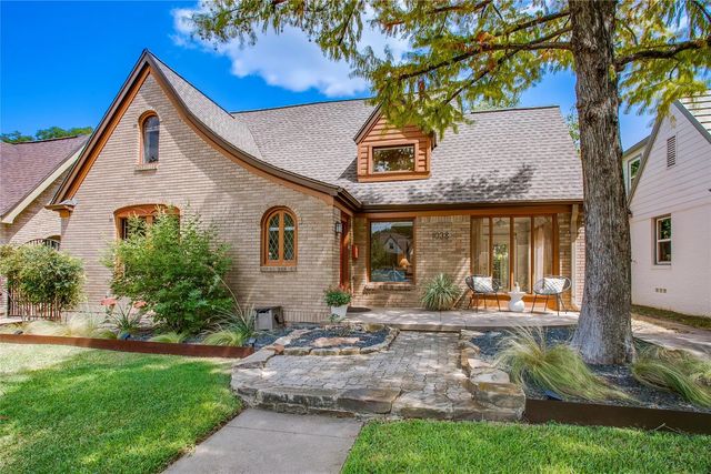 1038 N Edgefield Avenue, Dallas