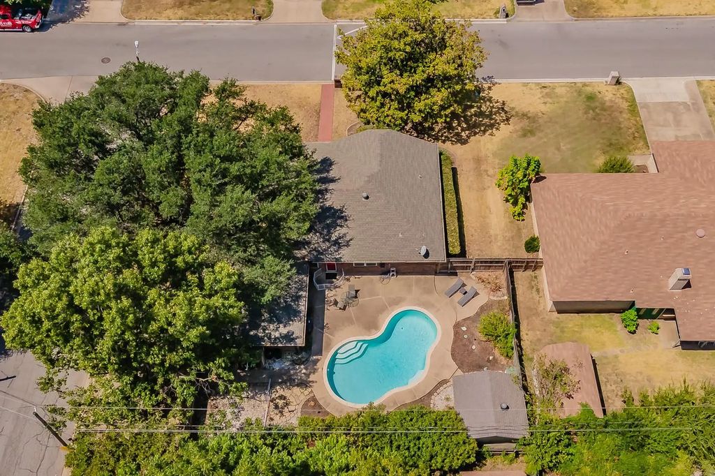 5500 Meadow Oak Street, North Richland Hills