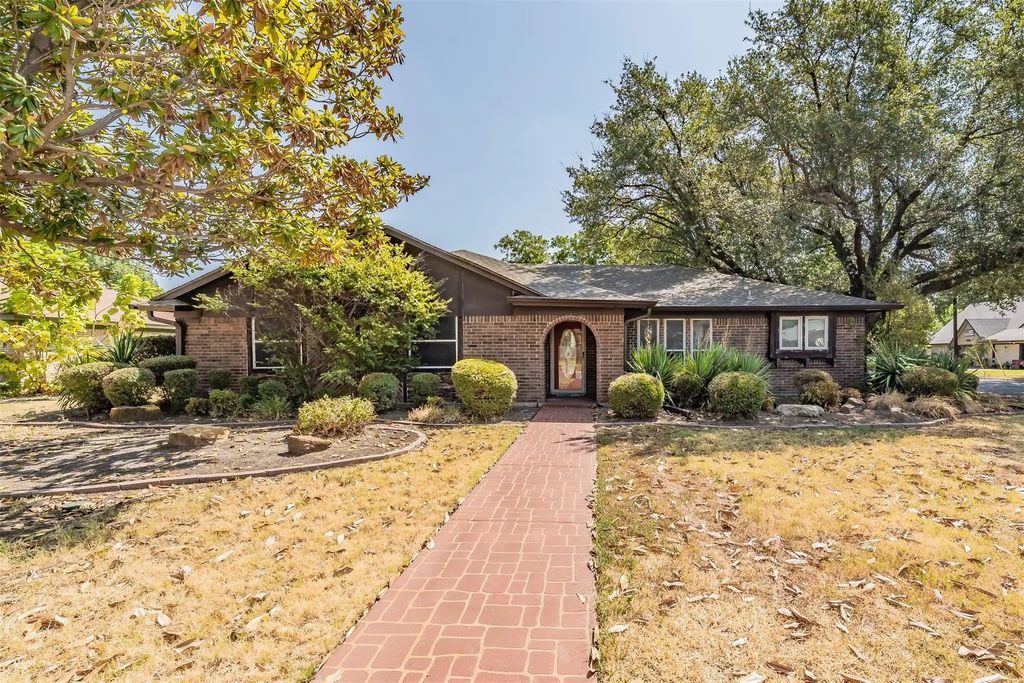 5500 Meadow Oak Street, North Richland Hills