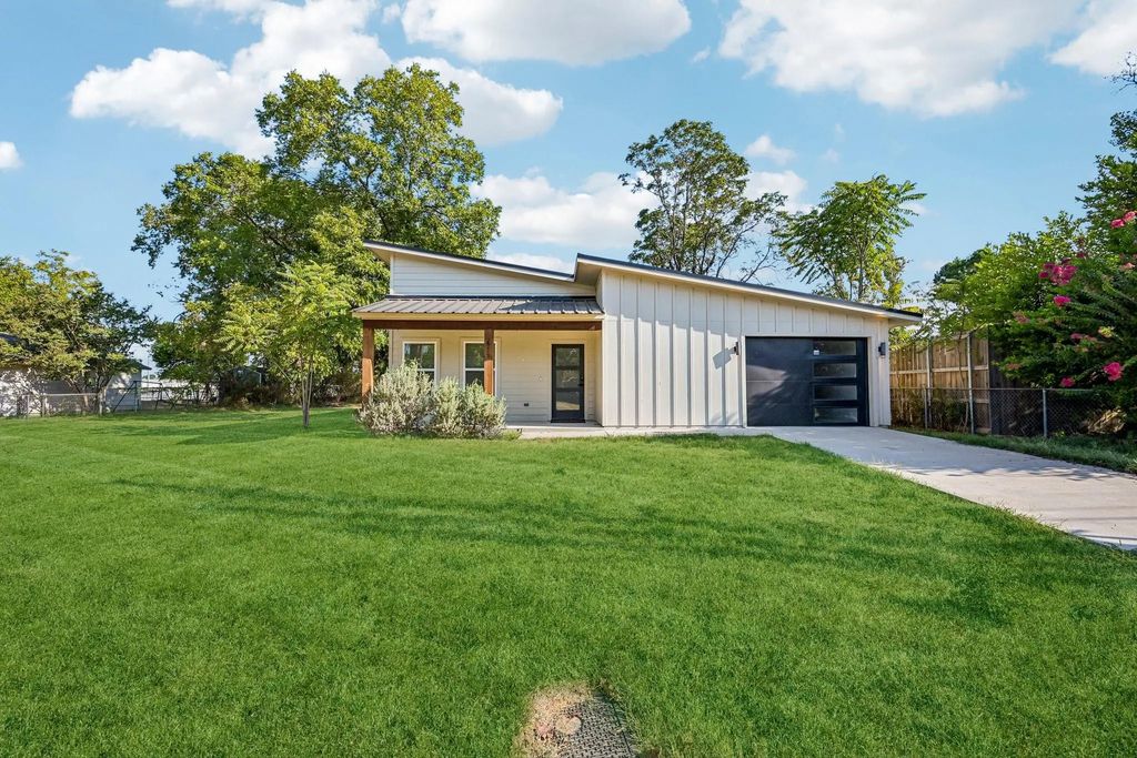613 W Florence Street, Denison