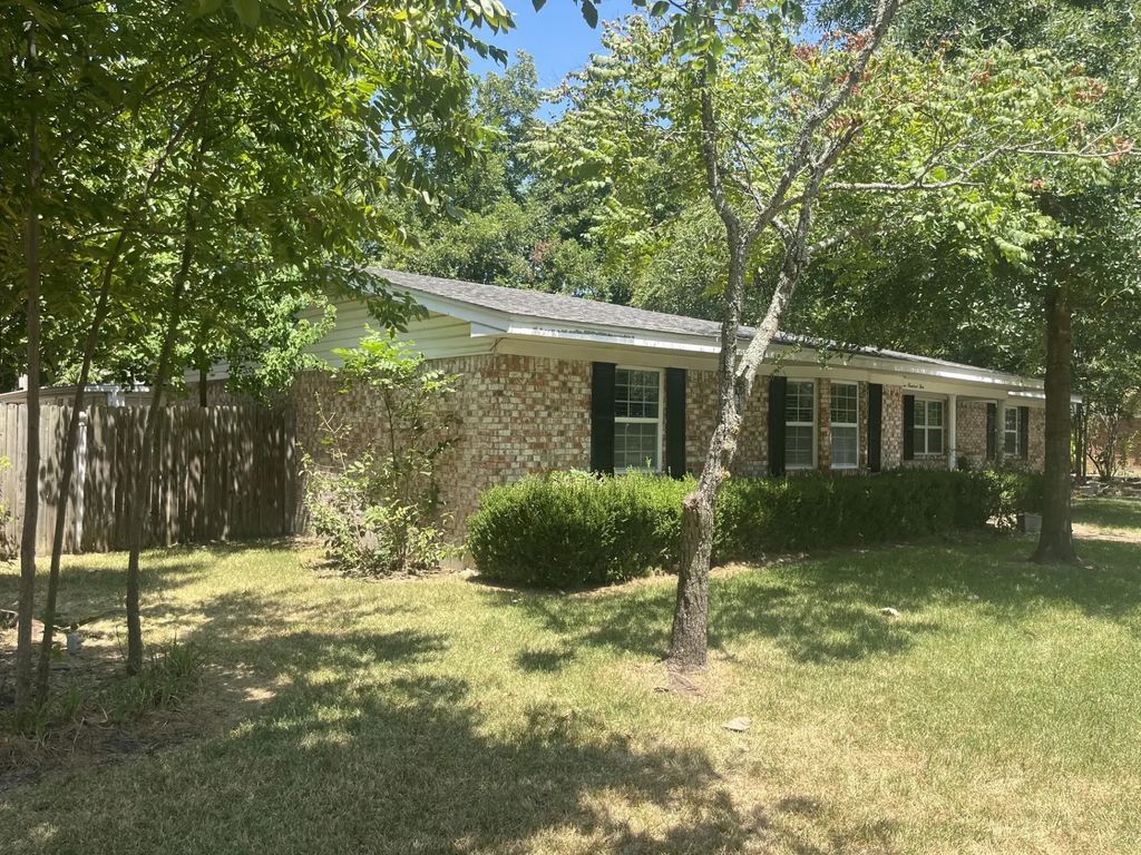 705 4th, Clarksville
