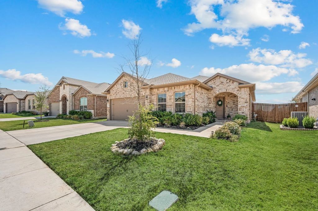160 Tanager Drive, Rhome
