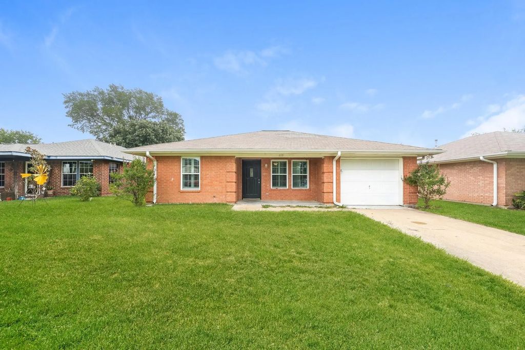 609 E Buffalo Street, Forney