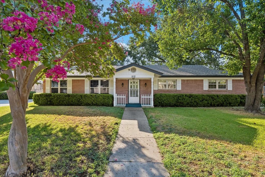 512 Brown Trail Court, Hurst