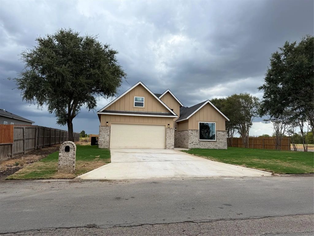 3247 Hillsdale Drive, Corsicana