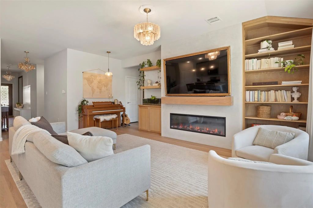 1612 Gold Mine Trail, Aubrey