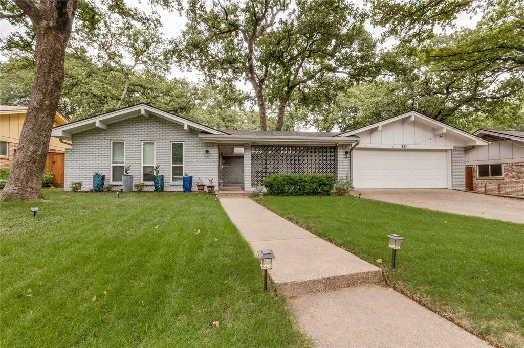 824 Wheelwood Drive, Hurst