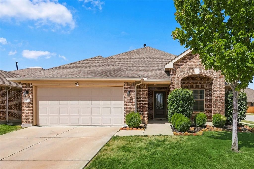 1733 Ridge Creek Lane, Aubrey