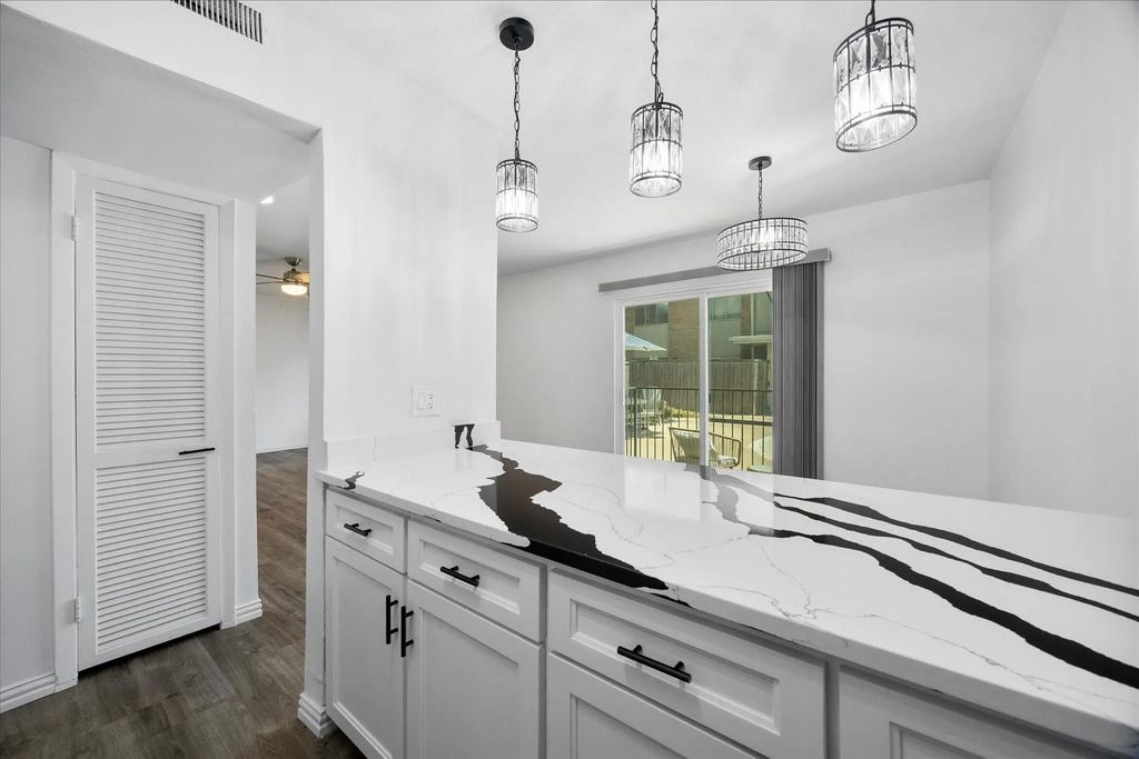 4011 Cole Avenue 111, Dallas