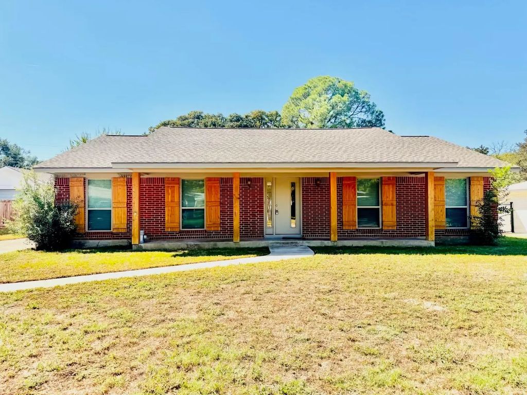 1710 Cresthaven Drive, Pantego
