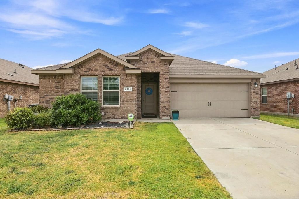 2908 Royal Acres, Denton