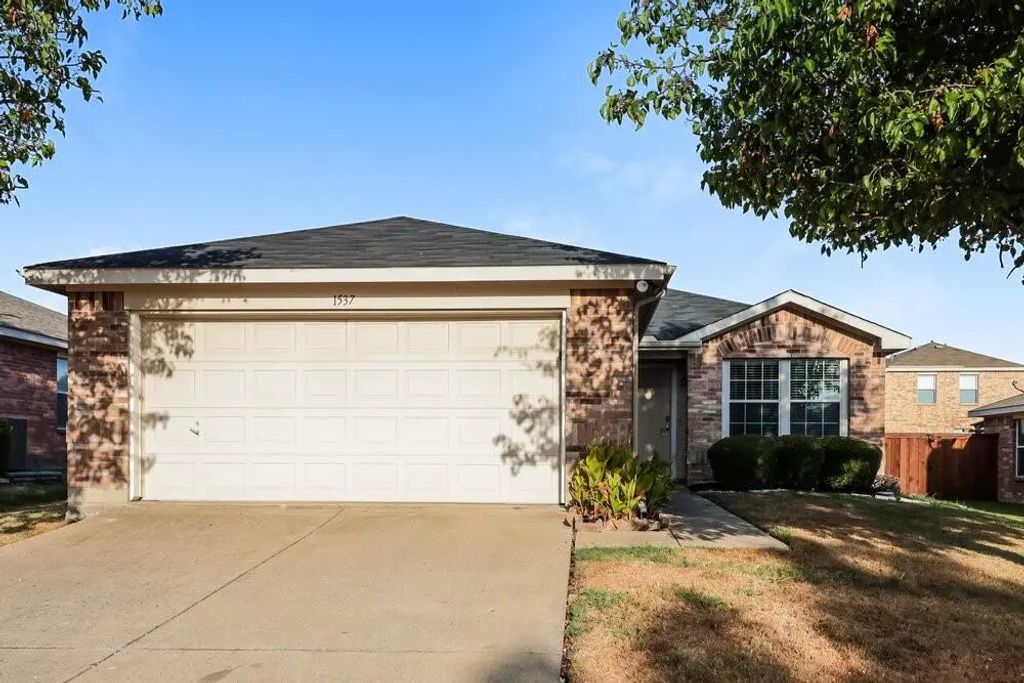 1537 Warrington Way, Forney