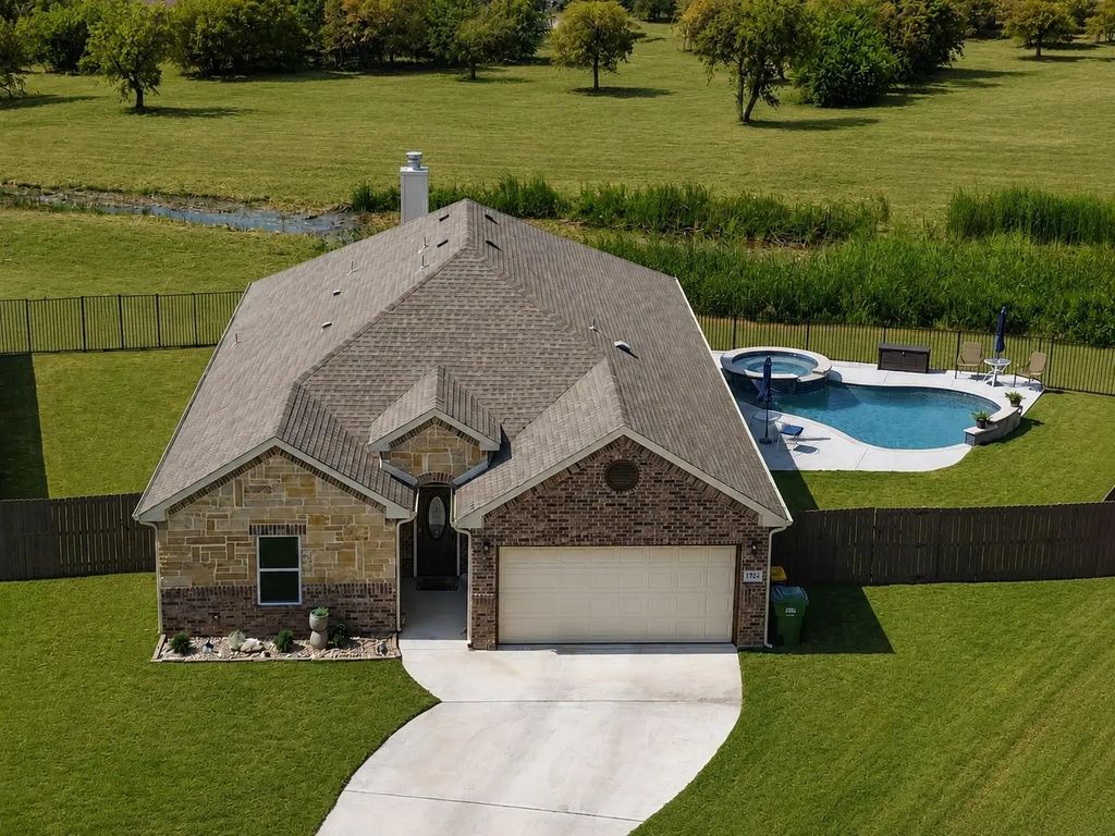 7924 Wilson Cliff Court, White Settlement