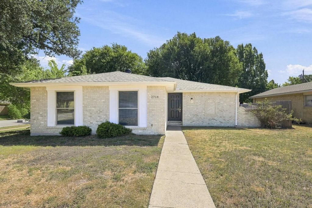 2718 Oakmont Drive, Lancaster