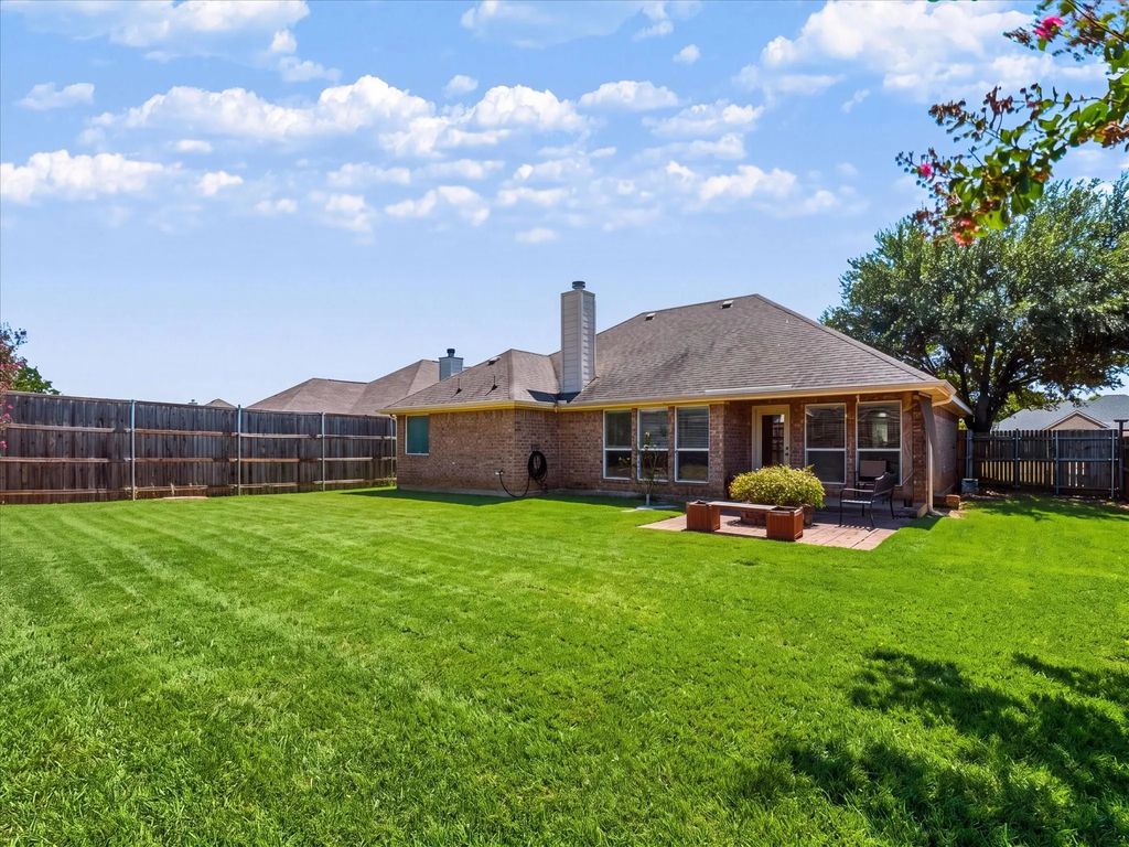 732 Countryside Drive, Aubrey
