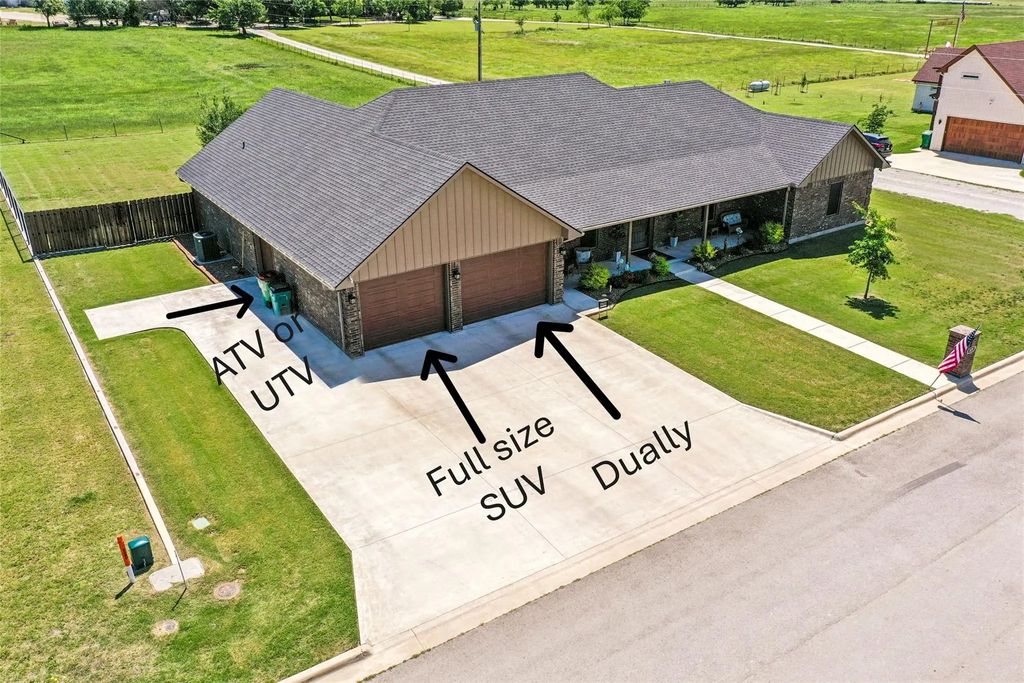 820 Fleitman Drive, Muenster