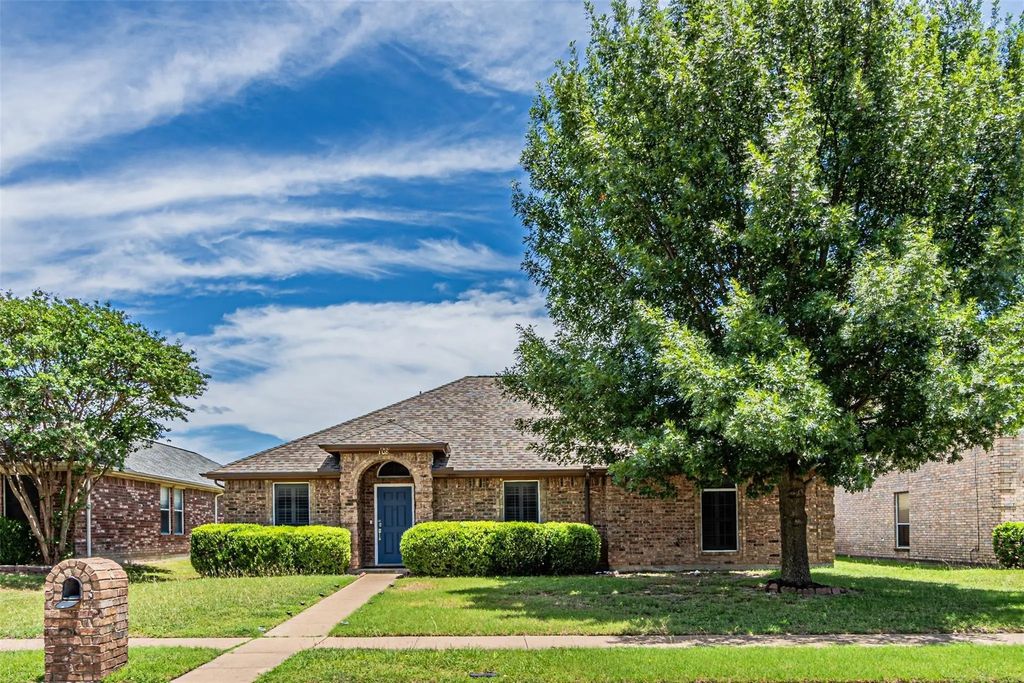 108 Oak Hollow Lane, Red Oak