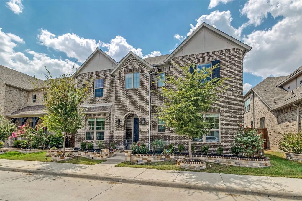12679 Royal Oaks Lane, Farmers Branch