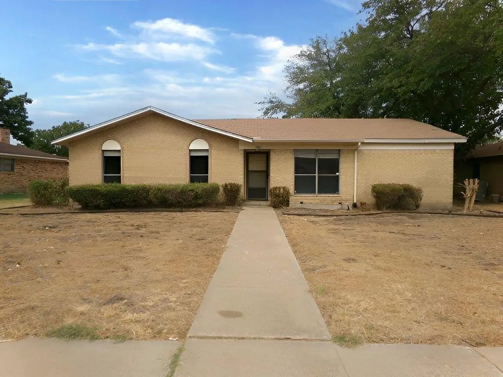 249 Creekwood Drive, Lancaster